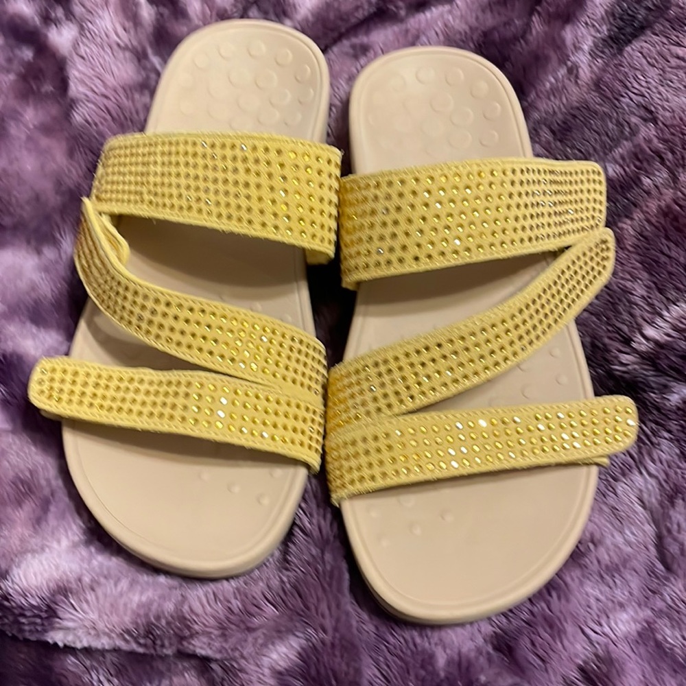 Vionic RHINESTONE sandals 🩴